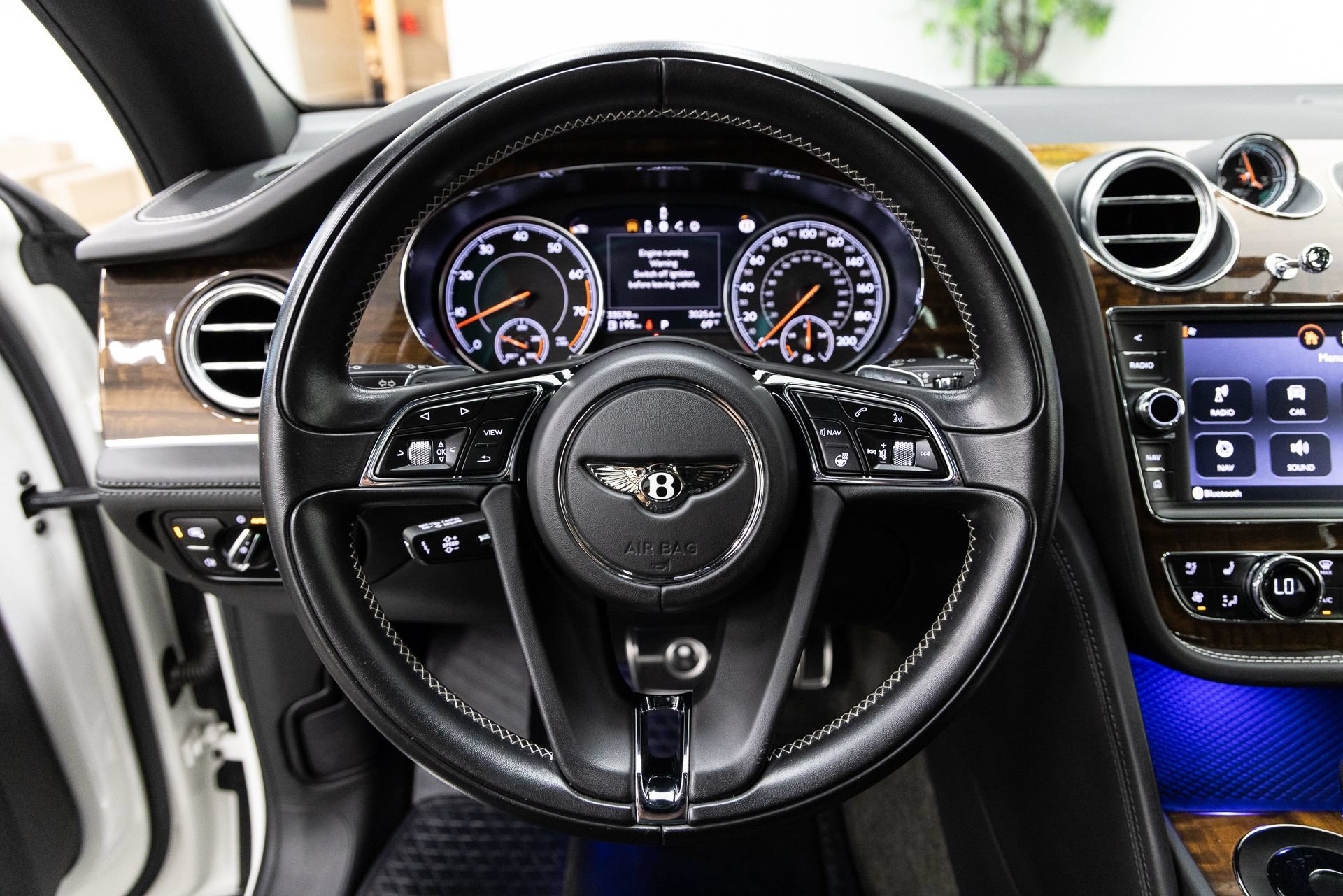 Used 2018 Bentley Bentayga AWD/4WD image 16