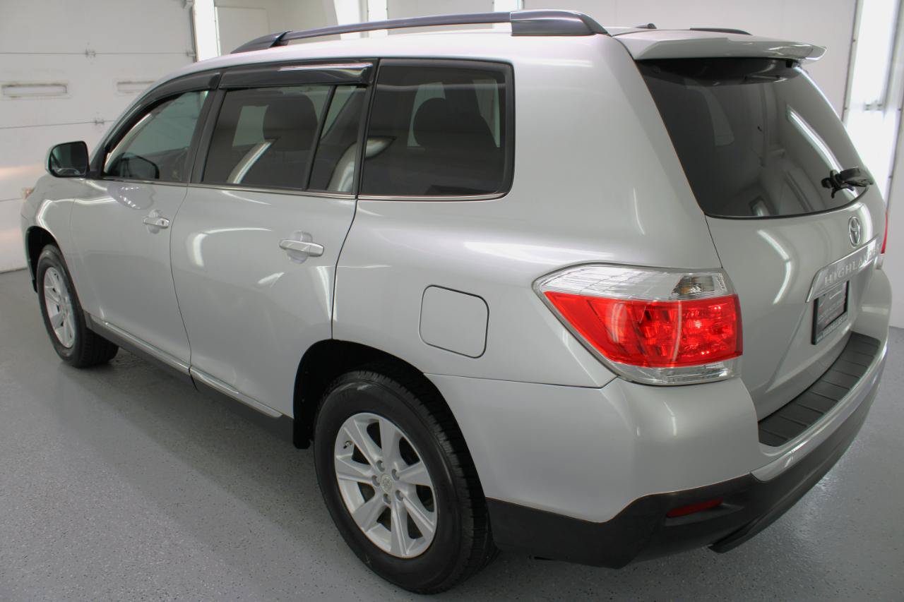 Used 2011 Toyota Highlander SE w/ Tow Pkg FWD image 6