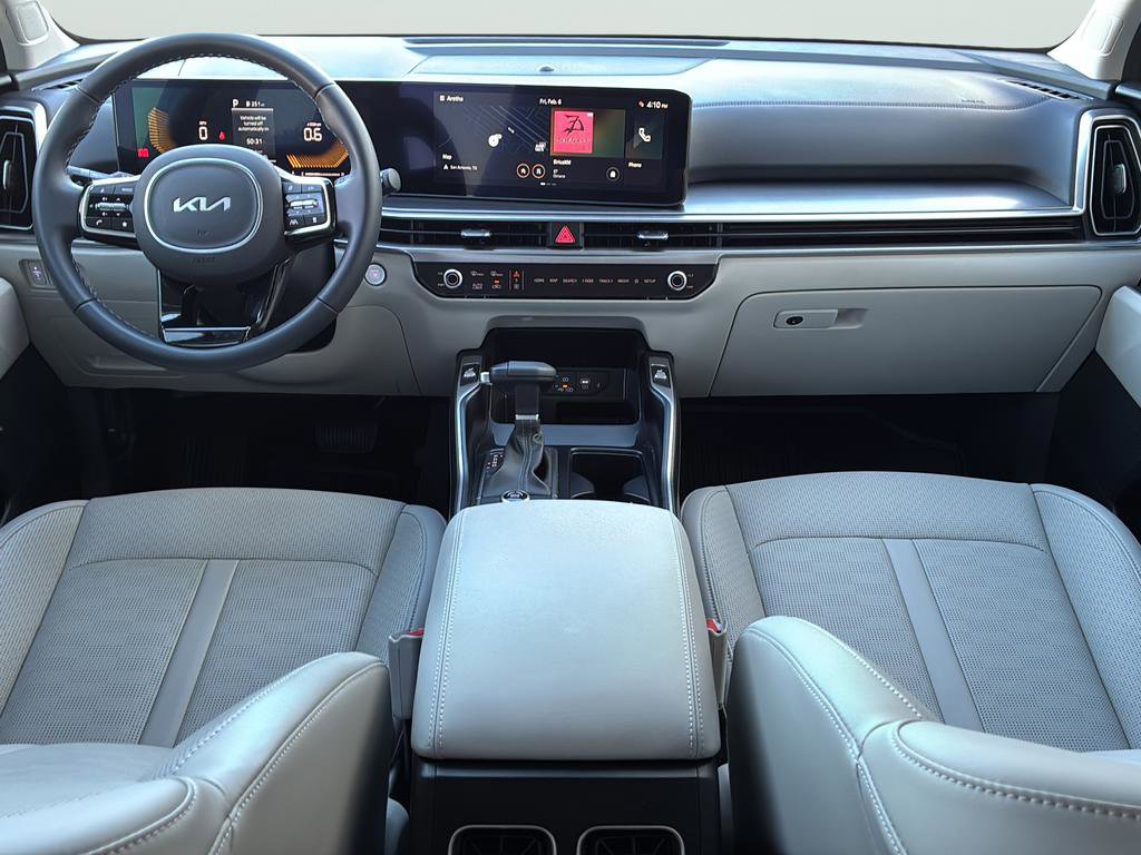 Certified 2025 Kia Sorento S w/ Panoramic Sunroof Package image 18