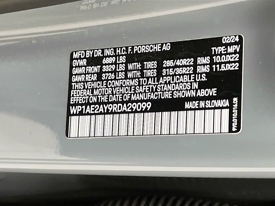 Certified 2024 Porsche Cayenne AWD/4WD image 36