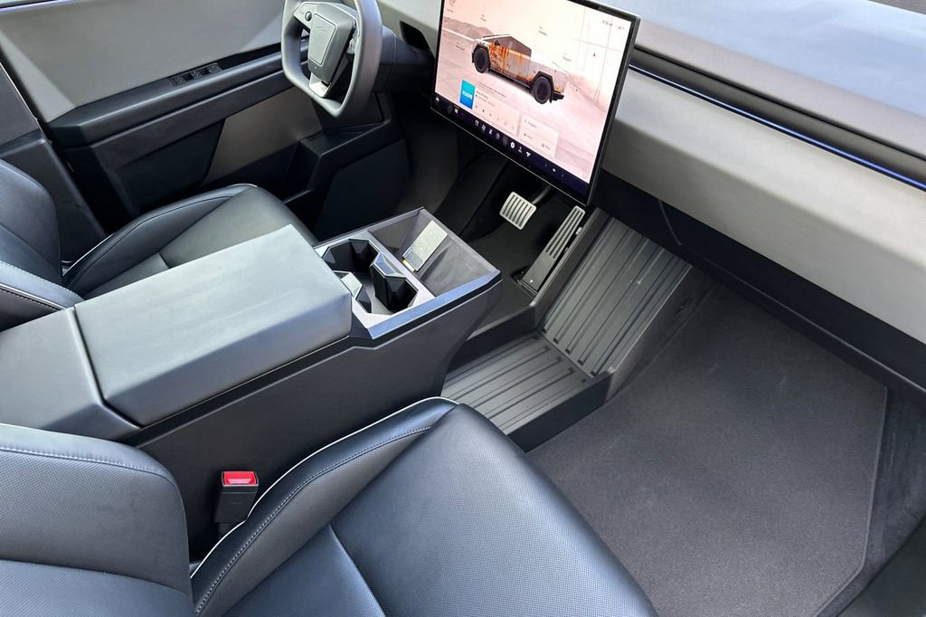 Used 2025 Tesla Cybertruck AWD Crew Cab image 15