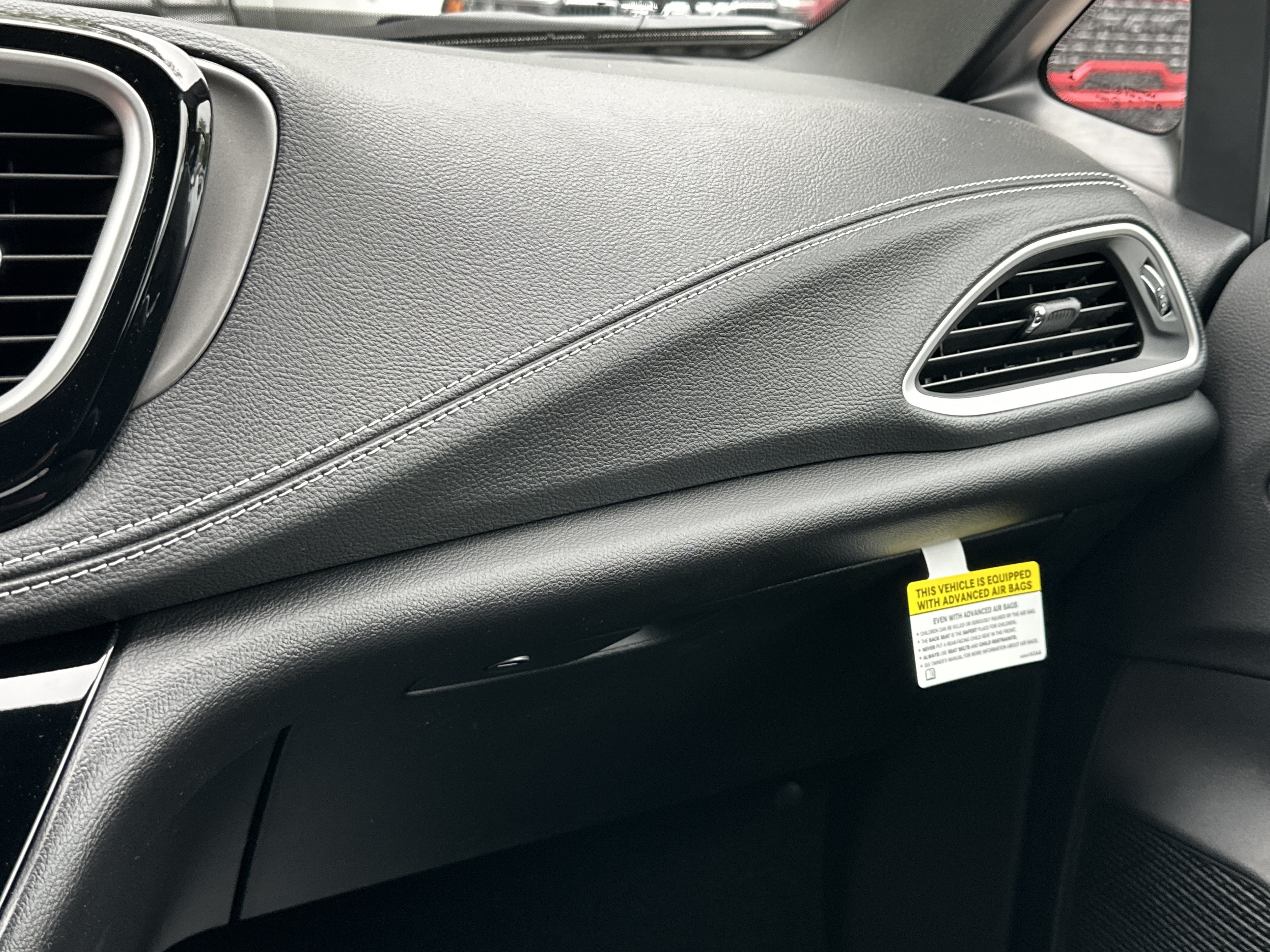 New 2027 Chrysler Pacifica Select FWD image 4