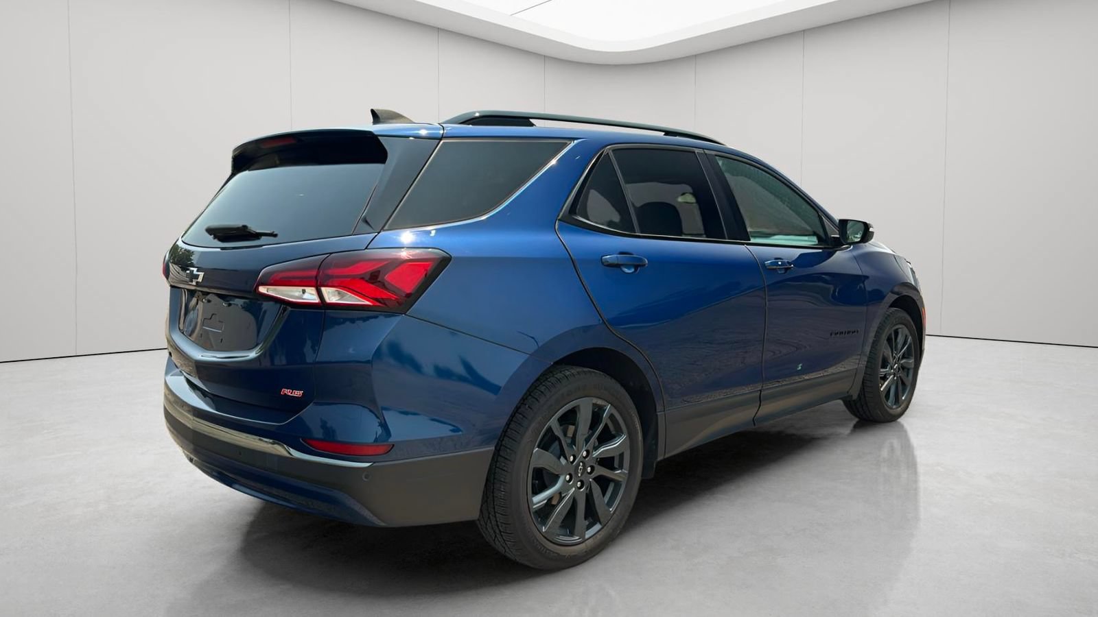 Used 2023 Chevrolet Equinox RS w/ RS Leather Package FWD image 4