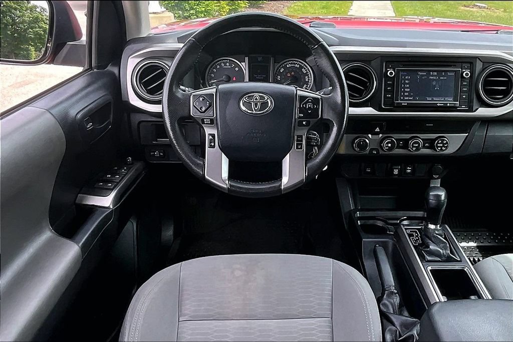 Used 2019 Toyota Tacoma SR5 AWD/4WD image 17