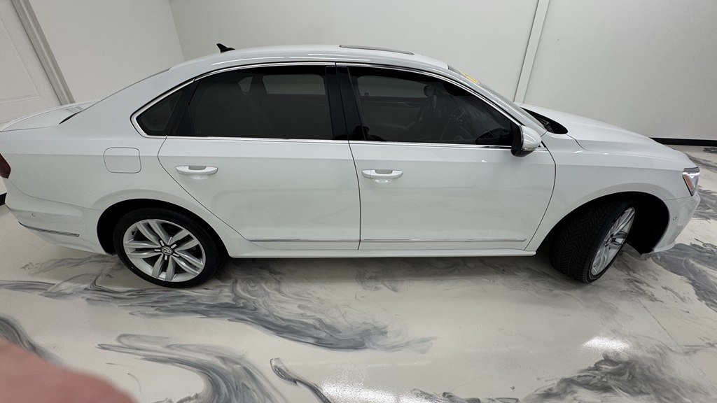Used 2017 Volkswagen Passat 1.8T SEL Premium FWD image 9