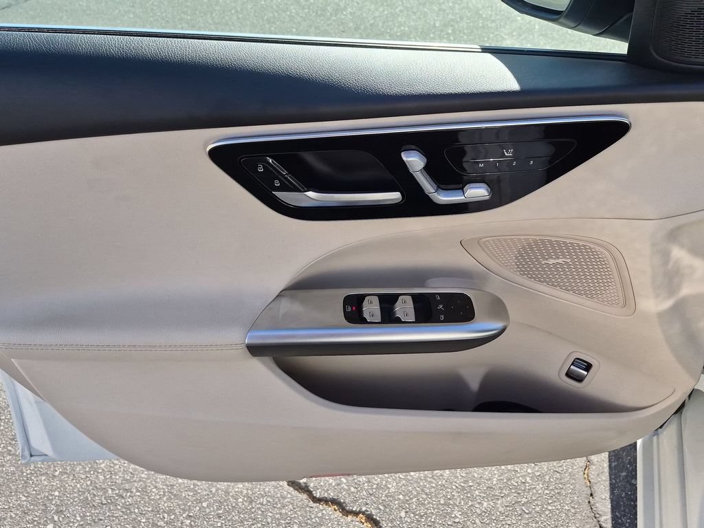Used 2025 Mercedes-Benz C 300 Sedan image 25