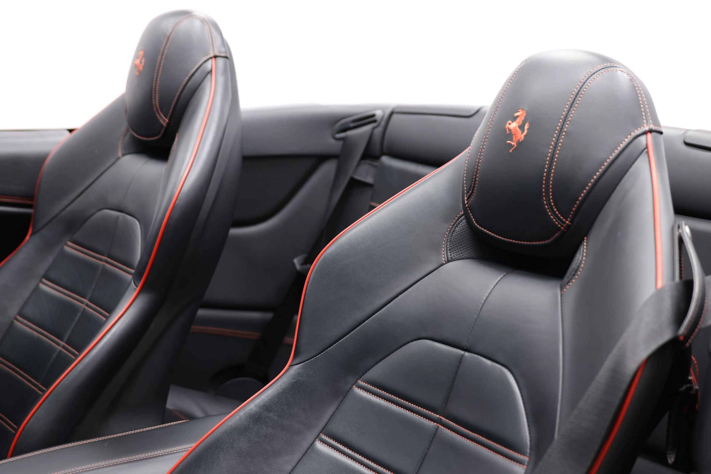 Used 2017 Ferrari California T RWD image 17