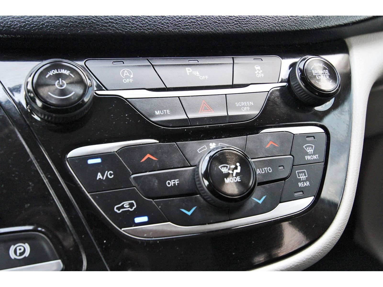 Used 2018 Chrysler Pacifica Touring Plus image 27