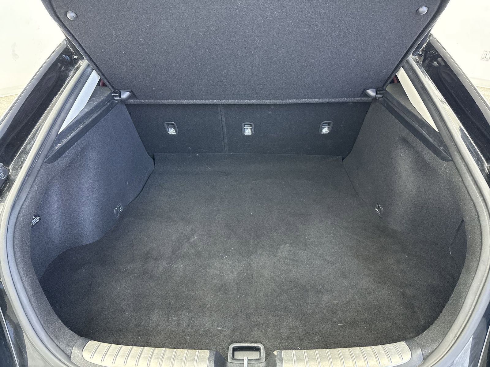 Used 2018 Kia Stinger Premium image 40