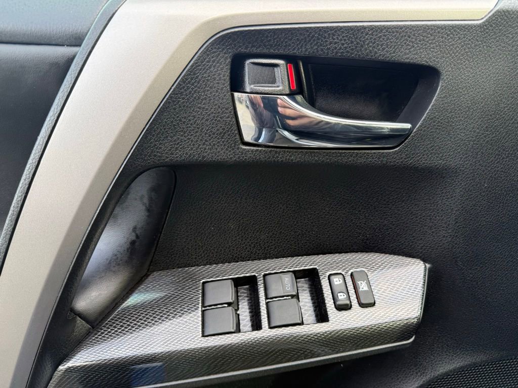 Used 2018 Toyota RAV4 Adventure image 16