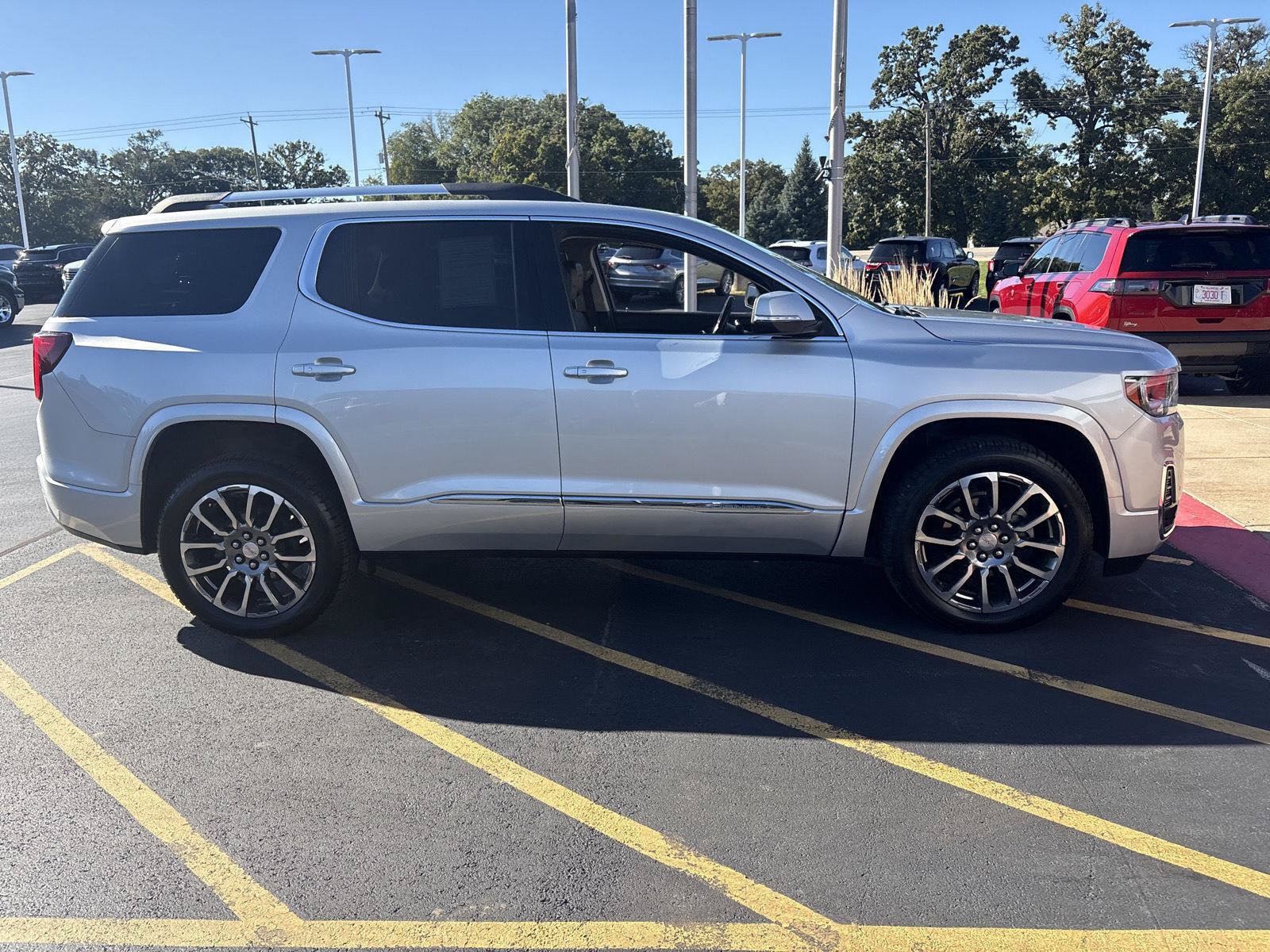 Used 2020 GMC Acadia Denali AWD/4WD image 4