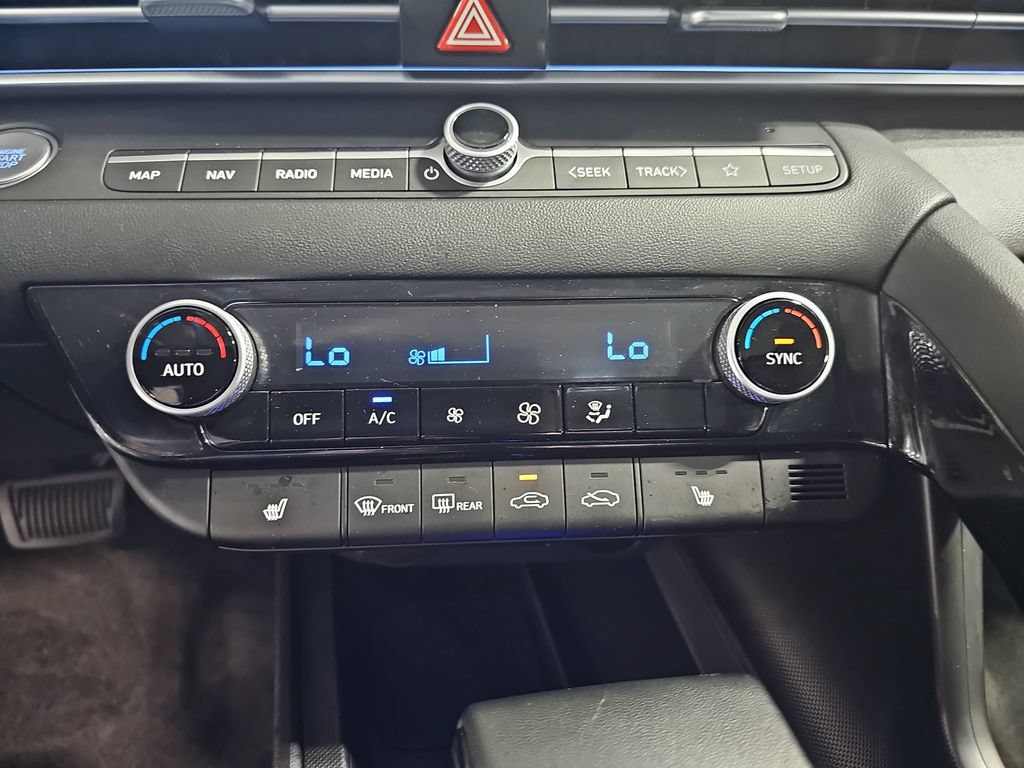 Certified 2025 Hyundai Elantra SEL FWD image 37