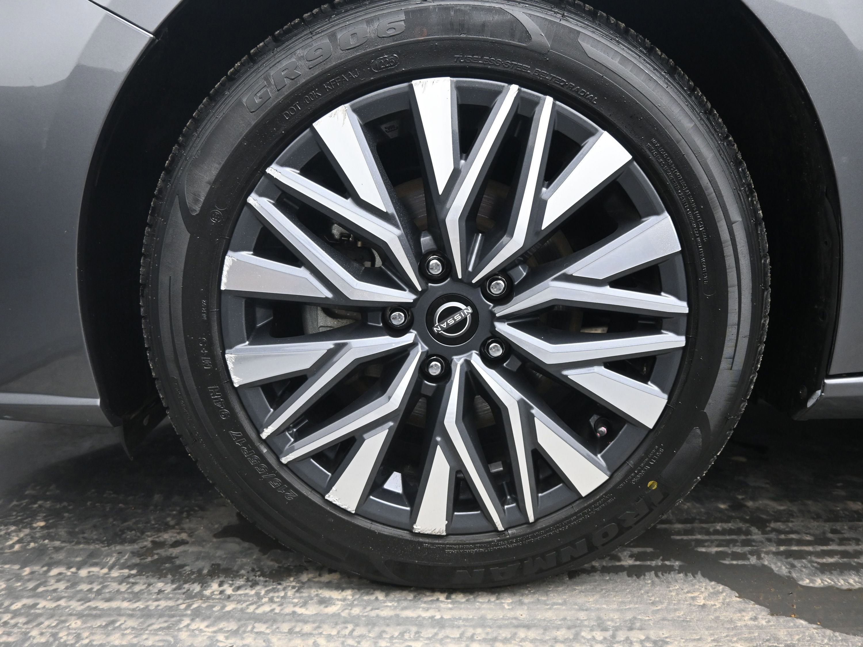 Used 2024 Nissan Altima 2.5 SV image 11