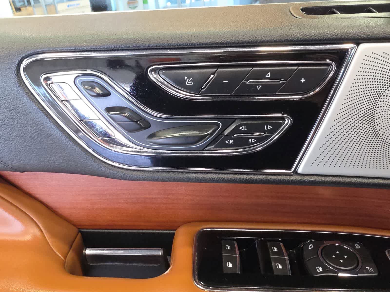 Used 2019 Lincoln Navigator L Reserve AWD/4WD image 22