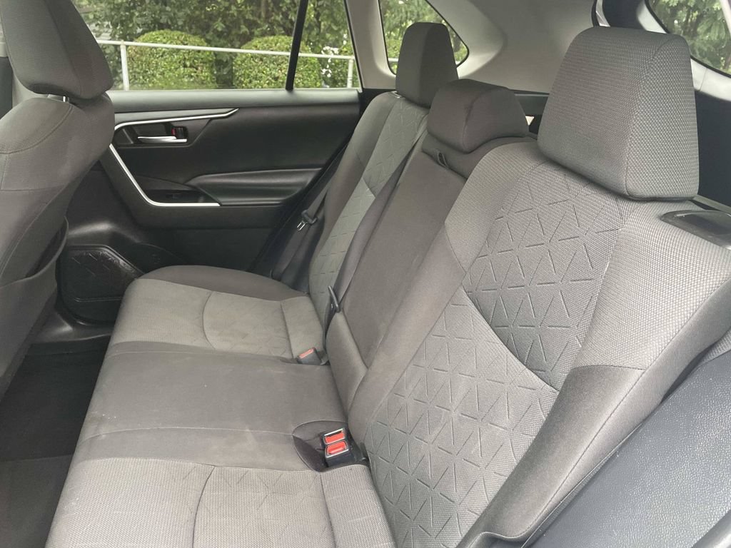 Used 2022 Toyota RAV4 XLE w/ Convenience Package FWD image 16