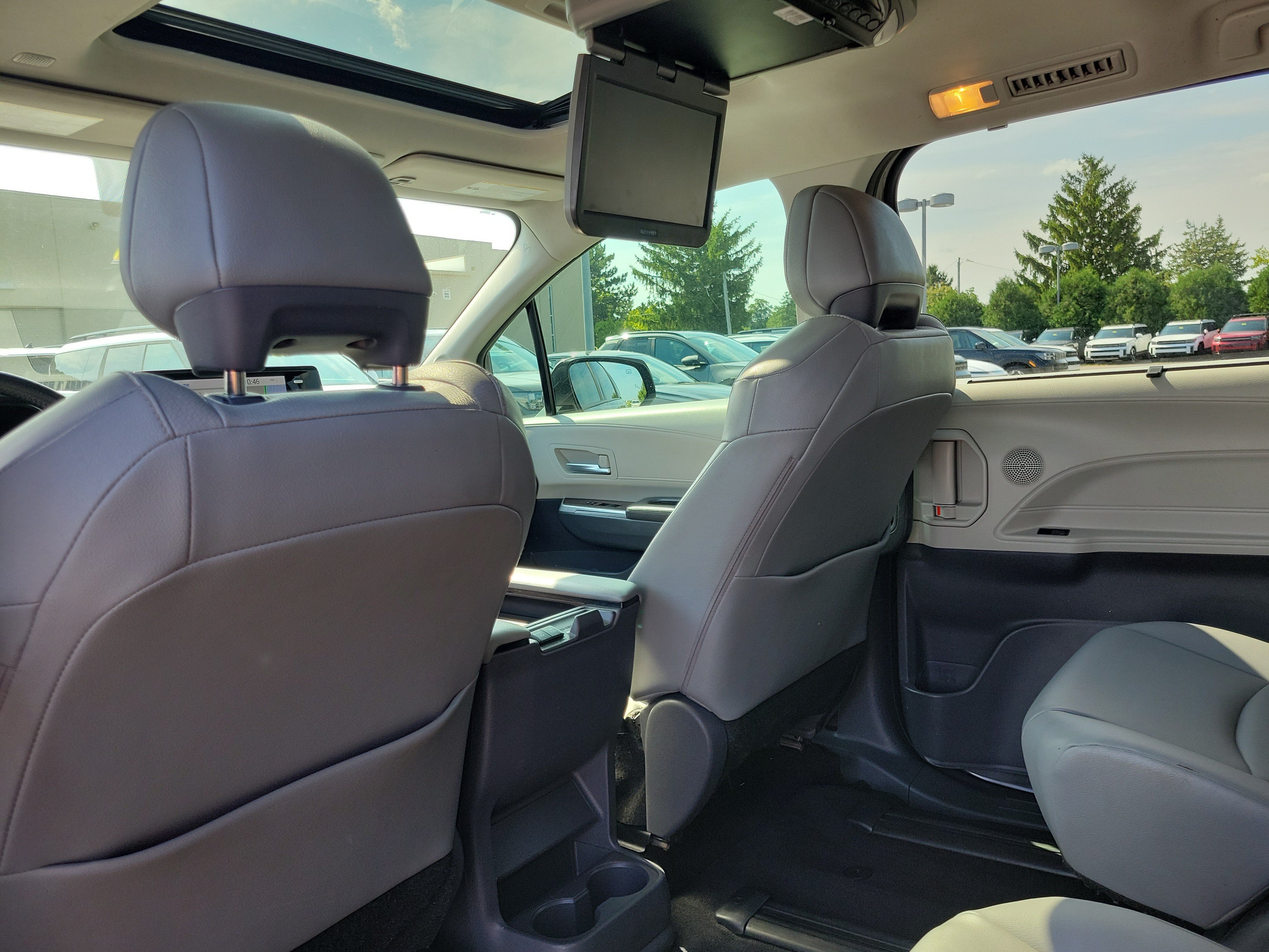 Used 2021 Toyota Sienna XLE w/ XLE Plus Package AWD/4WD image 13