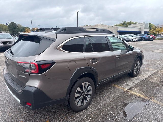 Used 2024 Subaru Outback Limited AWD/4WD image 3