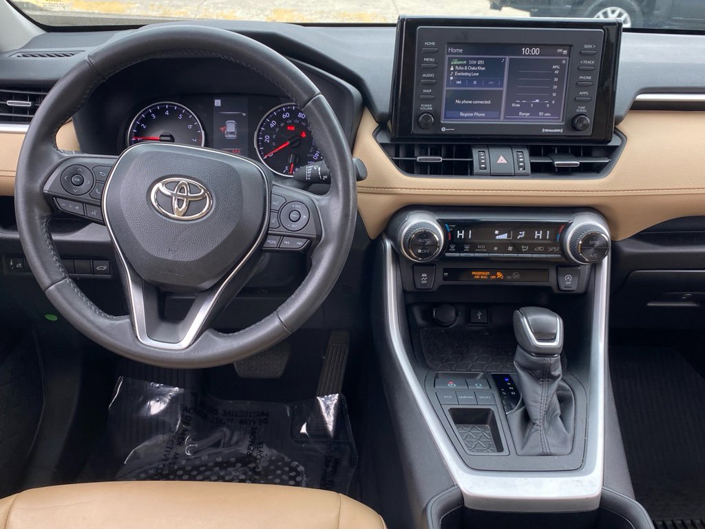 Used 2022 Toyota RAV4 XLE Premium image 7