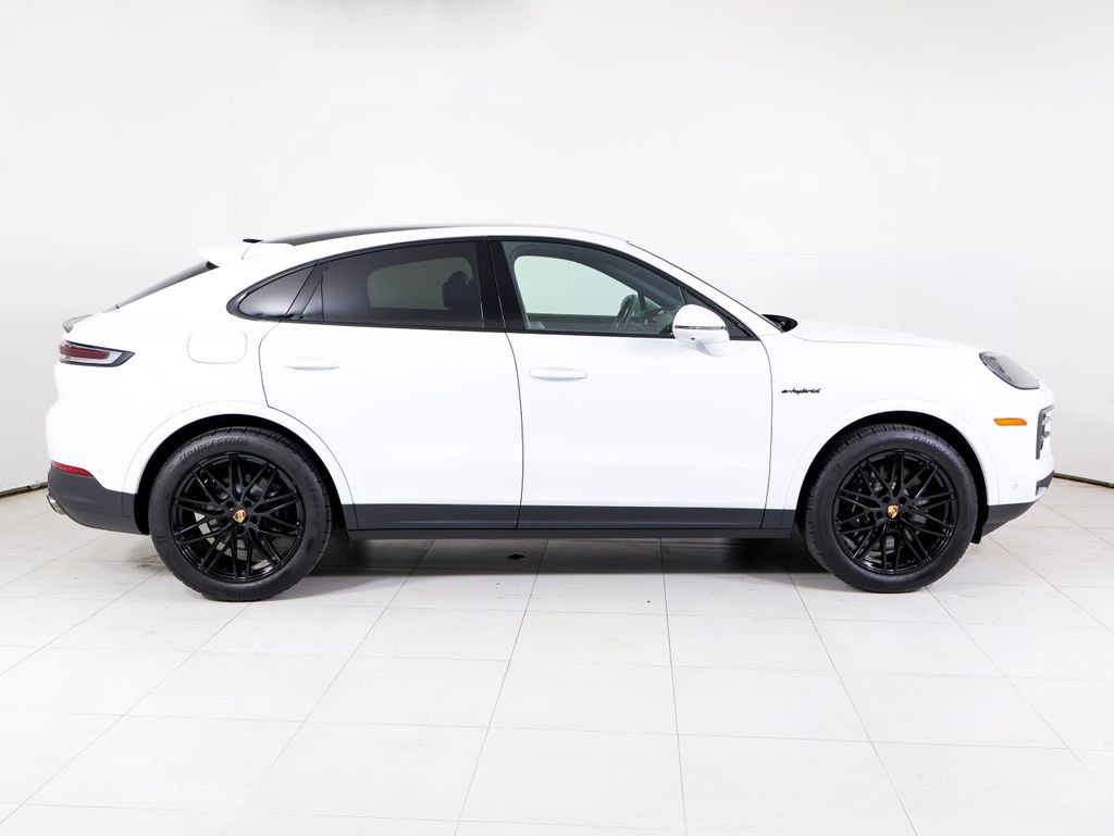 Certified 2025 Porsche Cayenne E-Hybrid Coupe AWD/4WD image 31