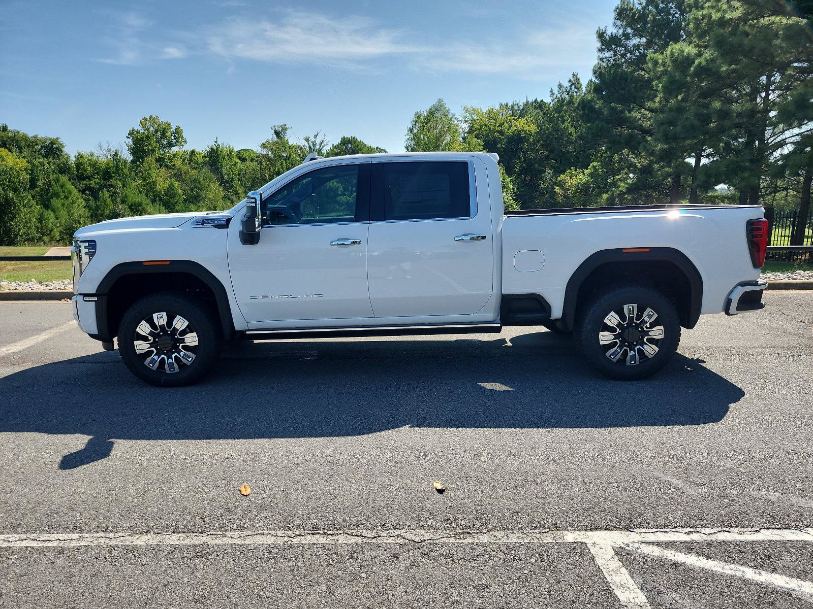 New 2026 GMC Sierra 2500 Denali w/ Denali Reserve Package AWD/4WD image 2
