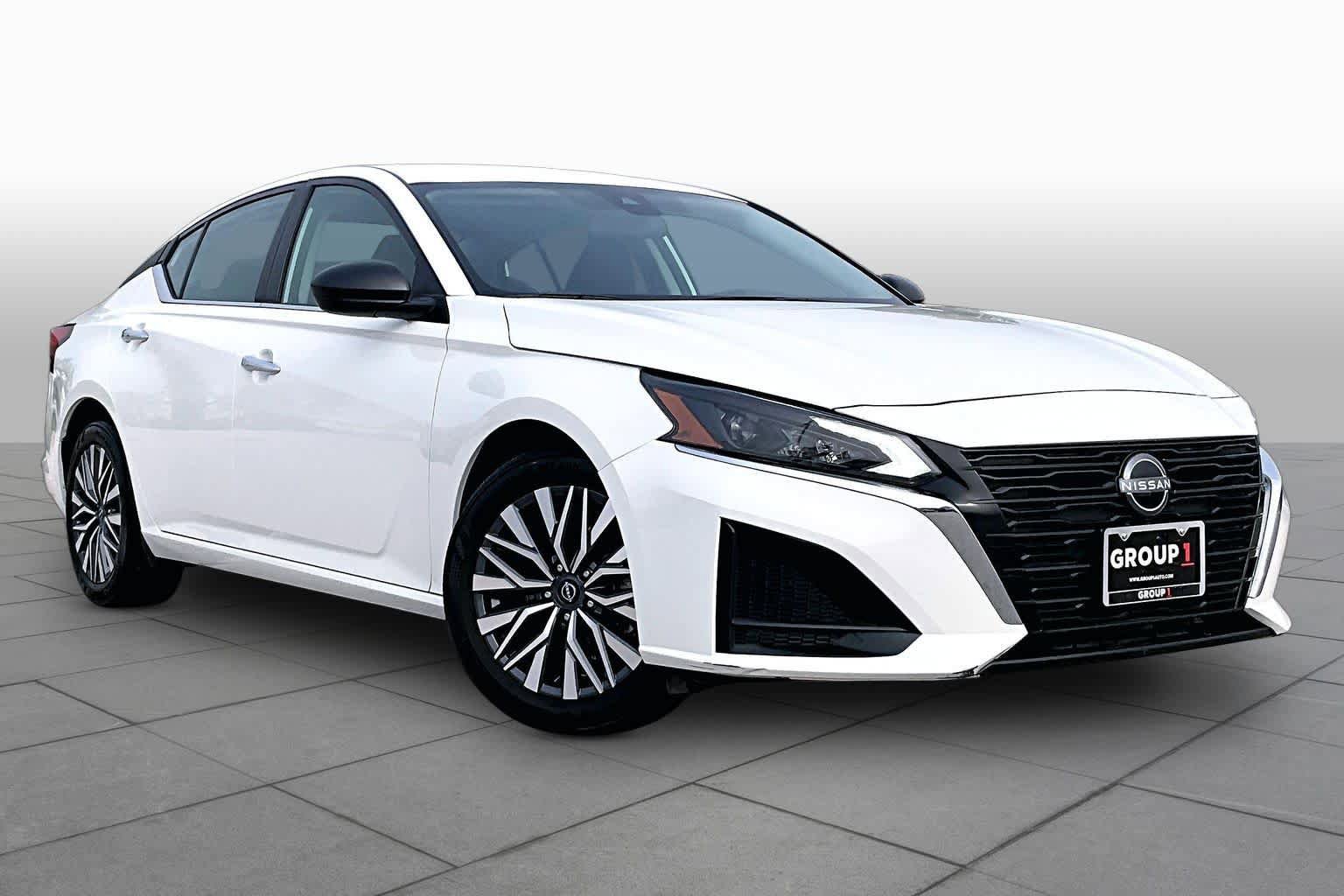 Used 2025 Nissan Altima 2.5 SV FWD image 3