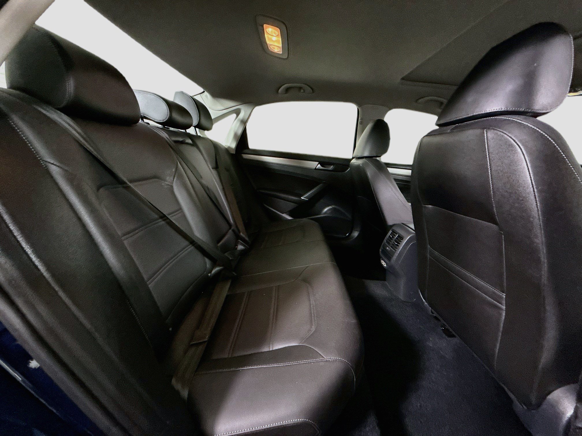 Used 2022 Volkswagen Passat 2.0T SE FWD image 27