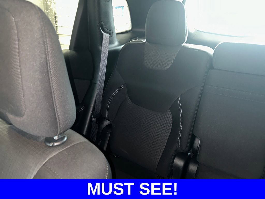 Used 2016 Jeep Cherokee Latitude FWD image 12
