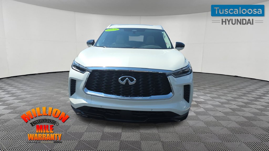 Used 2023 INFINITI QX60 Luxe w/ Cargo Package FWD image 2