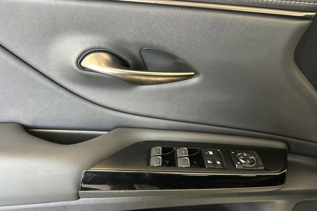 Used 2022 Lexus ES 300h w/ Accessory Package 2 FWD image 12