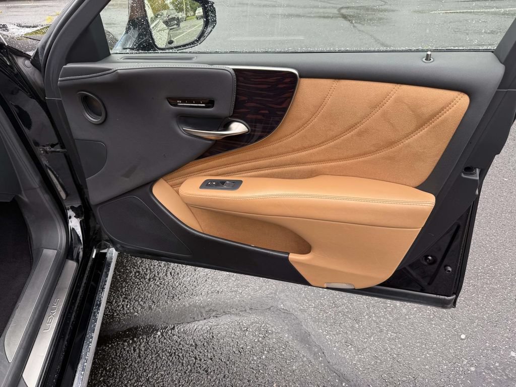 Used 2023 Lexus LS 500 AWD w/ Luxury Package image 15