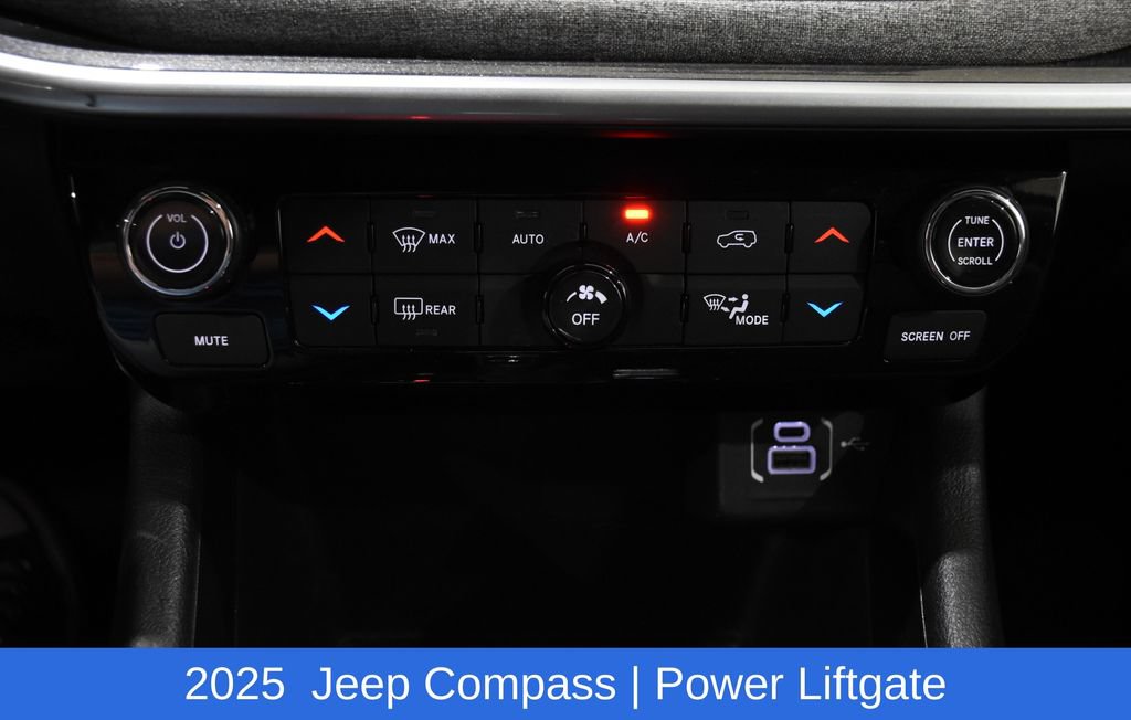 Used 2025 Jeep Compass Latitude w/ Sun & Sound Group AWD/4WD image 18