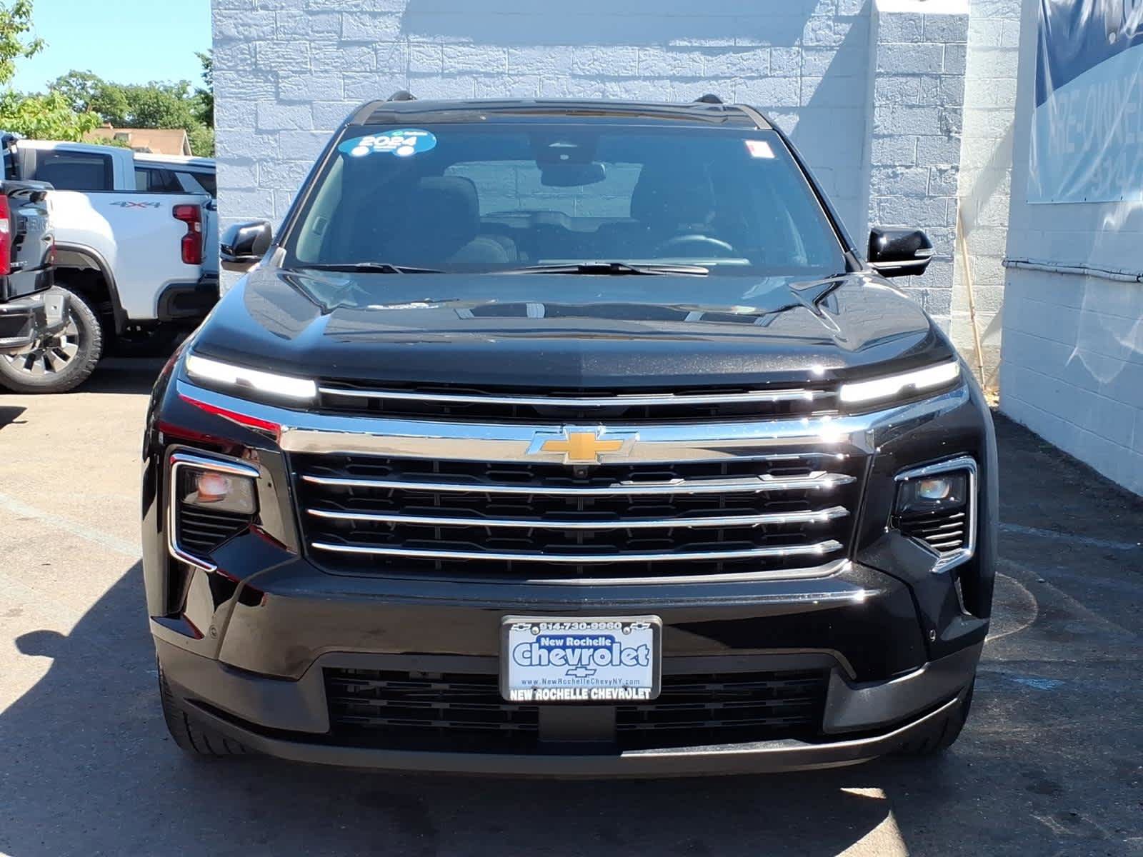 Used 2024 Chevrolet Traverse LT w/ Enhanced Driving Package FWD image 2