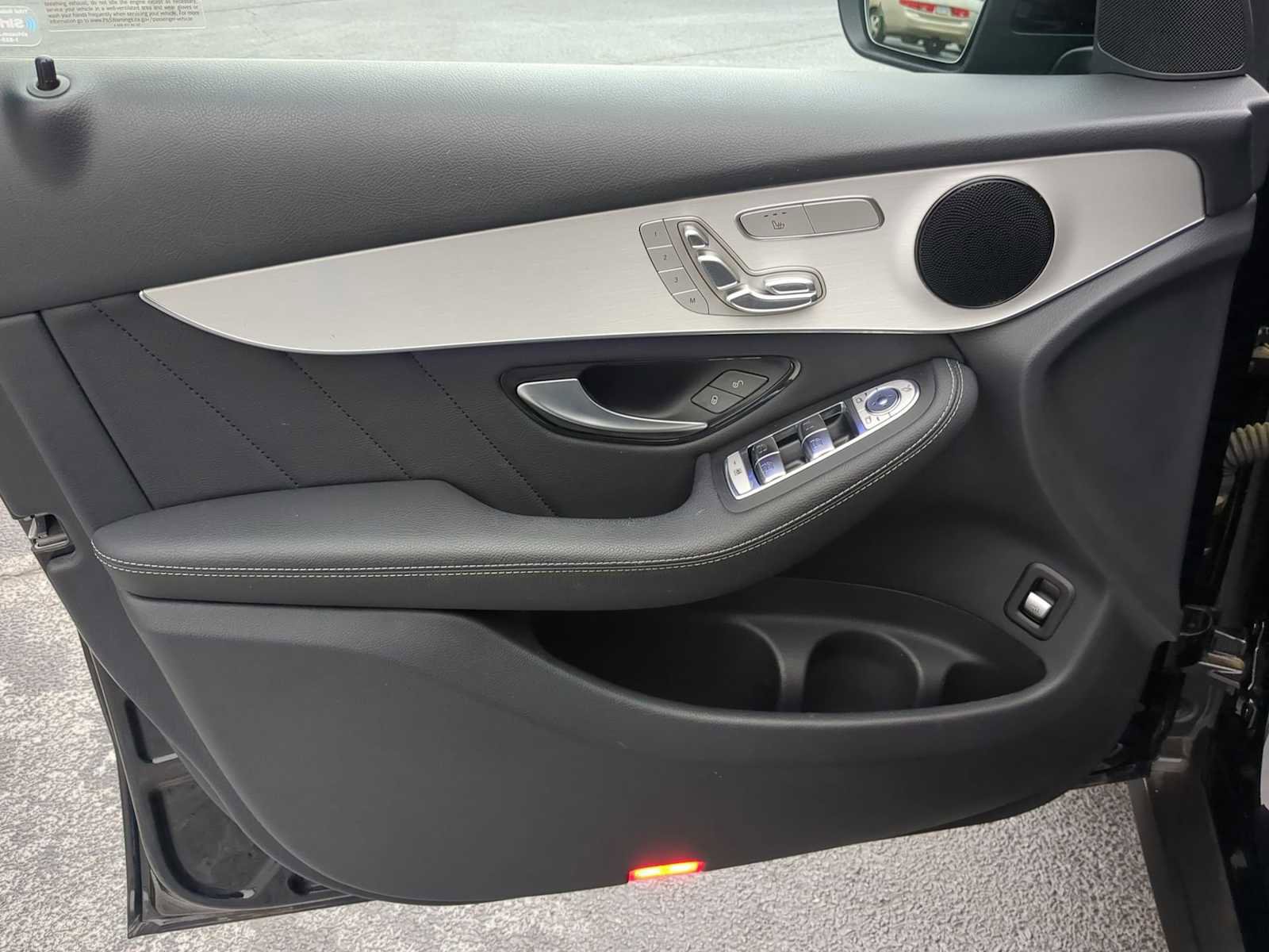 Used 2022 Mercedes-Benz GLC 300 4MATIC image 11