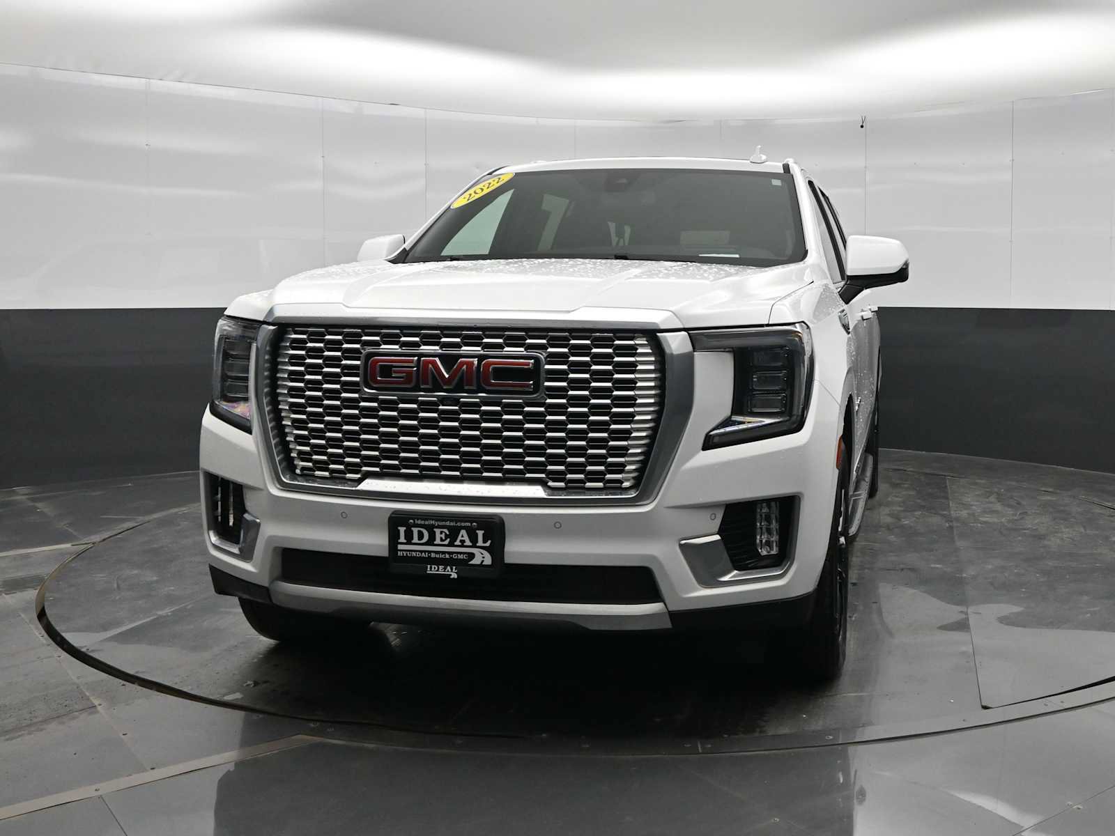 Used 2022 GMC Yukon XL Denali AWD/4WD image 3