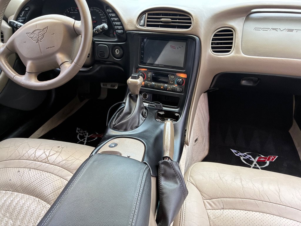 Used 2004 Chevrolet Corvette Coupe w/ Preferred Equipment Group RWD image 30