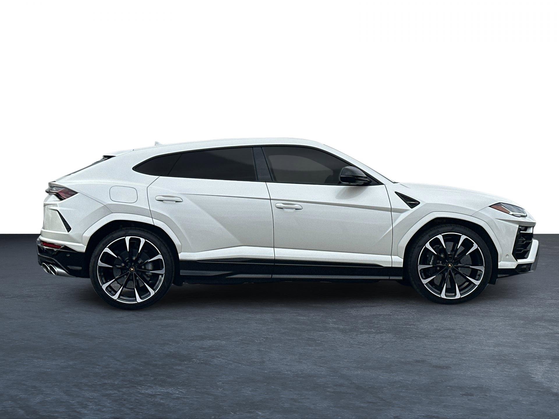 Used 2022 Lamborghini Urus image 2