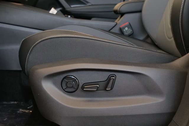 New 2026 Volkswagen Tiguan SE R-Line image 11