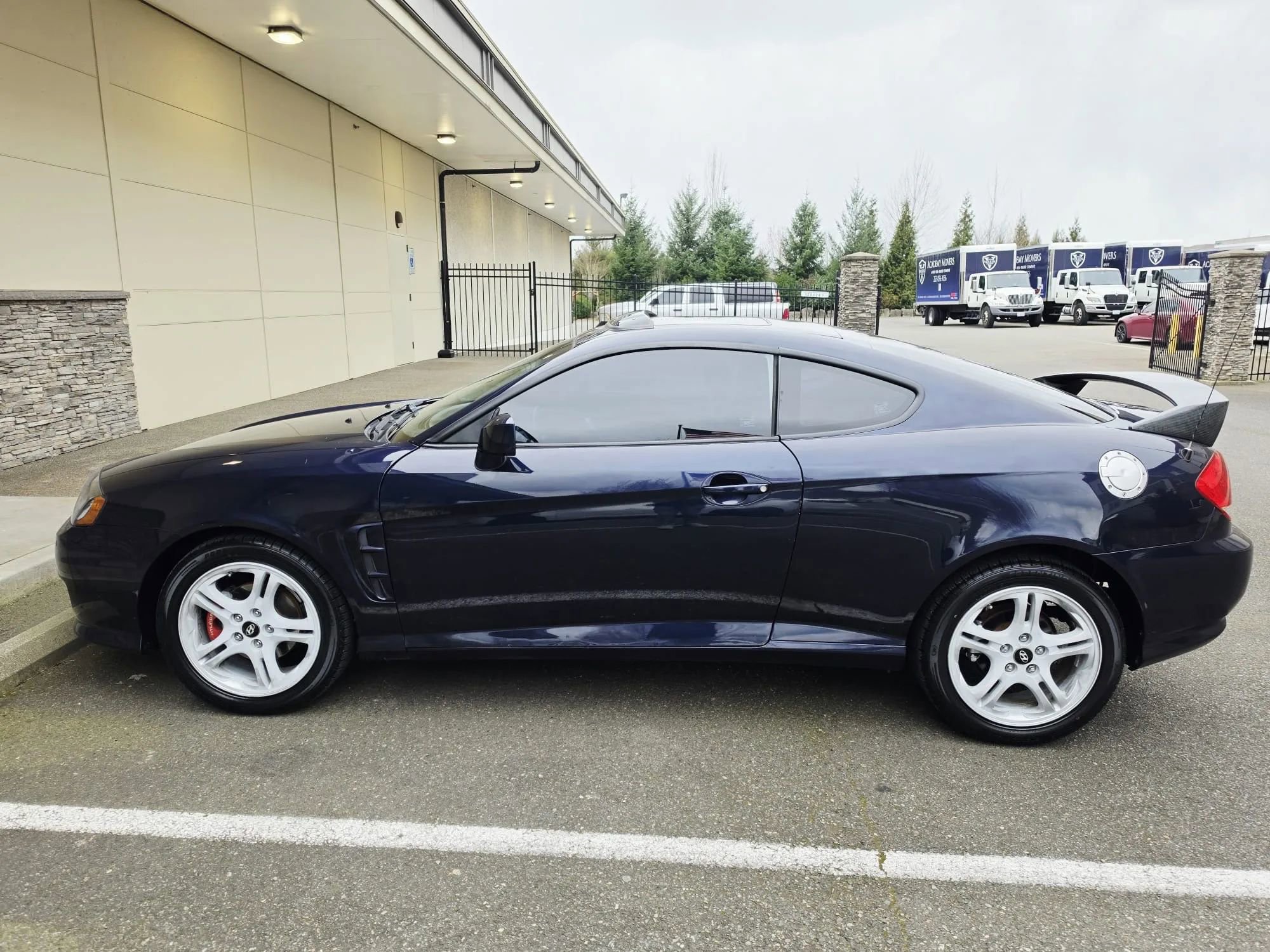 Used 2006 Hyundai Tiburon SE image 2
