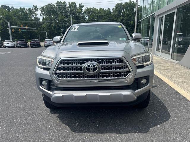 Used 2017 Toyota Tacoma TRD Sport w/ Tow Package (A/T) AWD/4WD image 9
