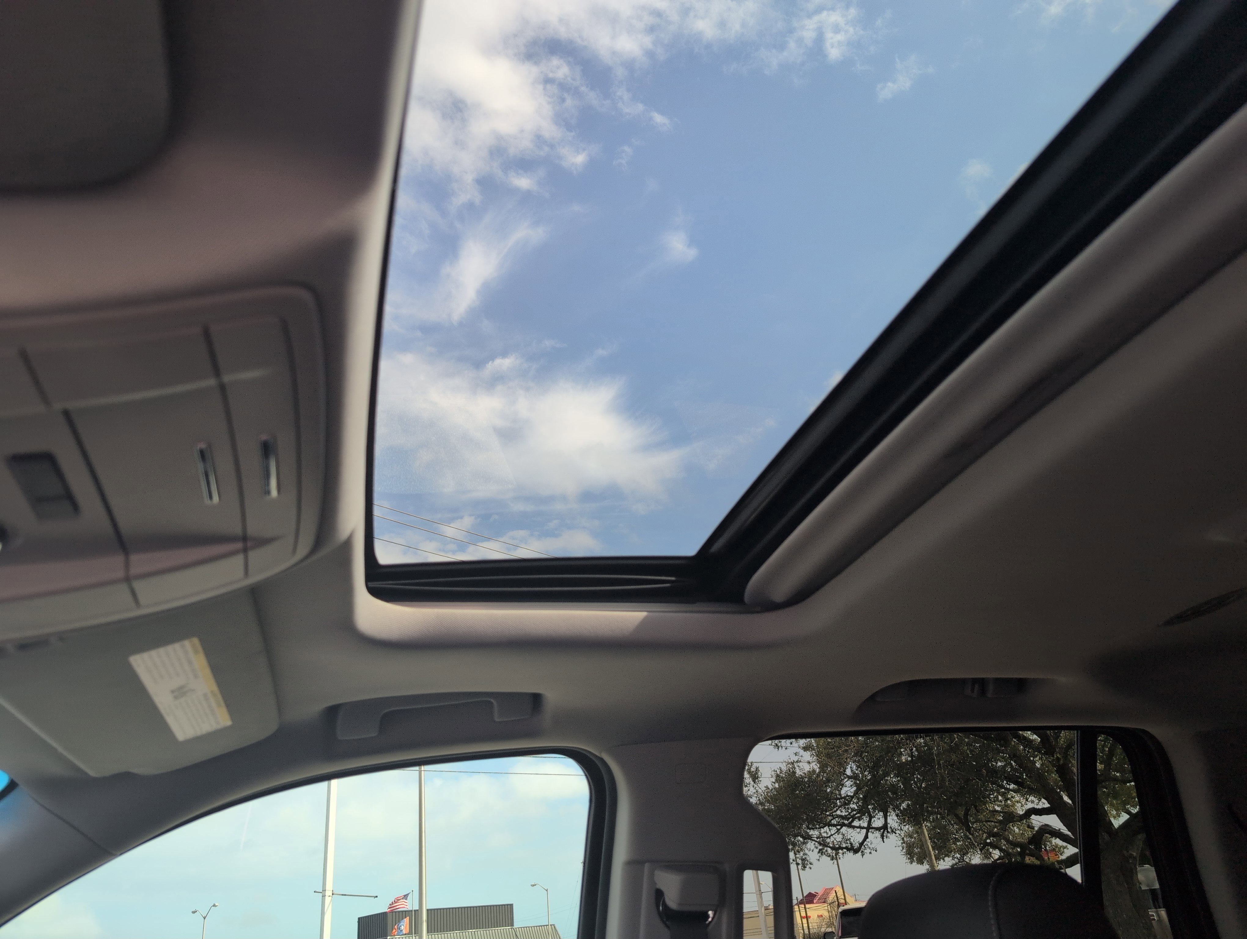 Used 2018 Chevrolet Tahoe Premier RWD image 17