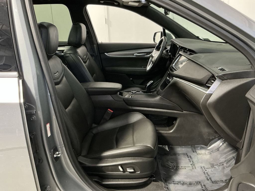 Used 2023 Cadillac XT6 Luxury image 28