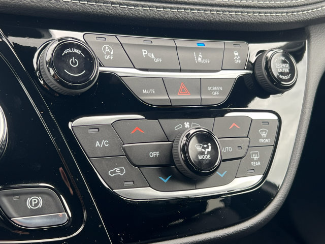 New 2027 Chrysler Pacifica Select AWD/4WD image 25