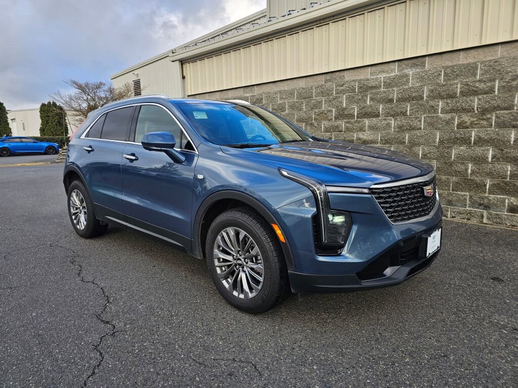 Used 2025 Cadillac XT4 Premium Luxury image 12