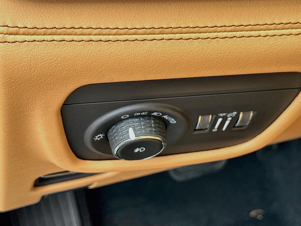 New 2027 Jeep Grand Cherokee L Summit AWD/4WD image 10