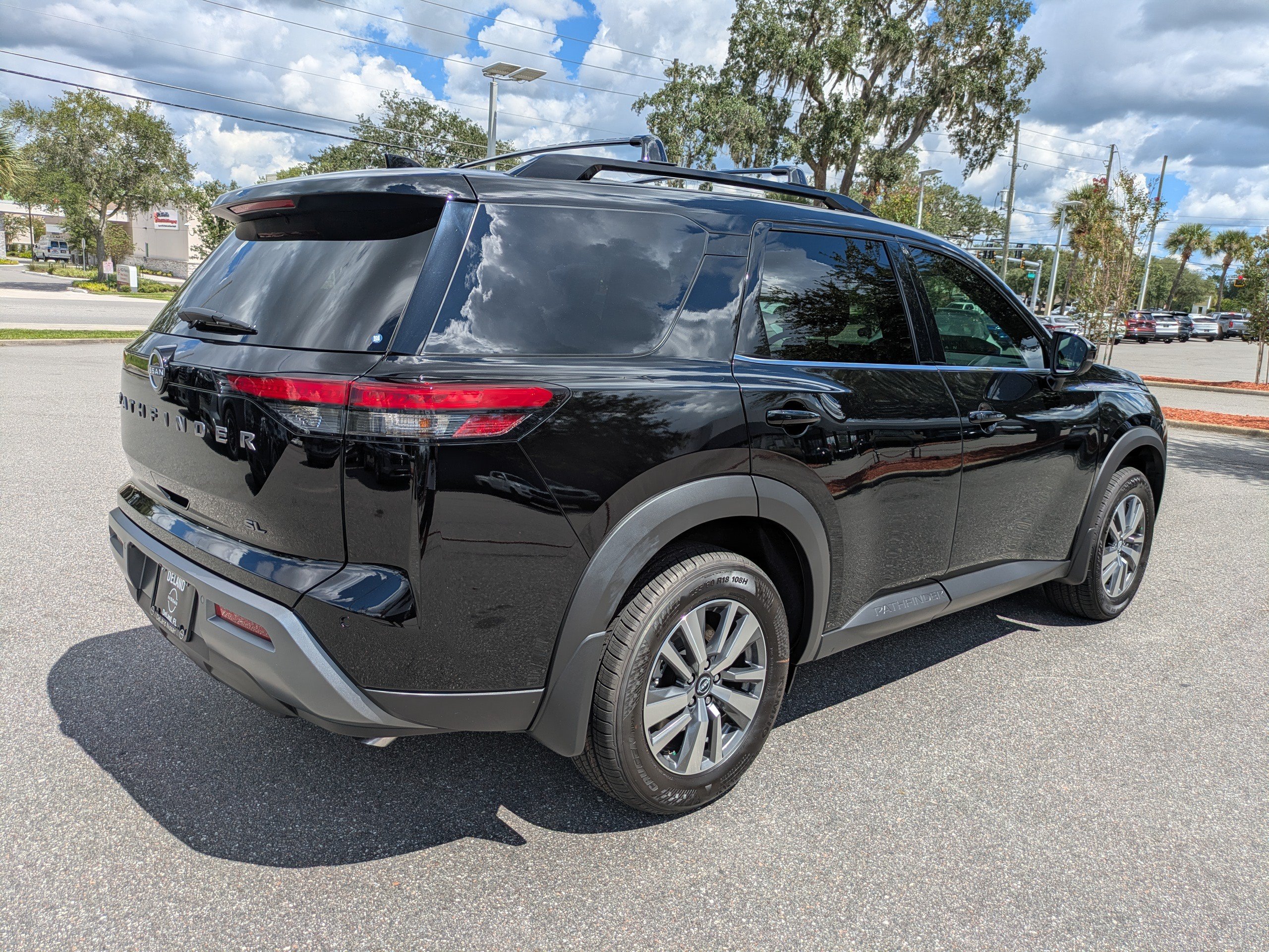 New 2026 Nissan Pathfinder SL FWD image 4