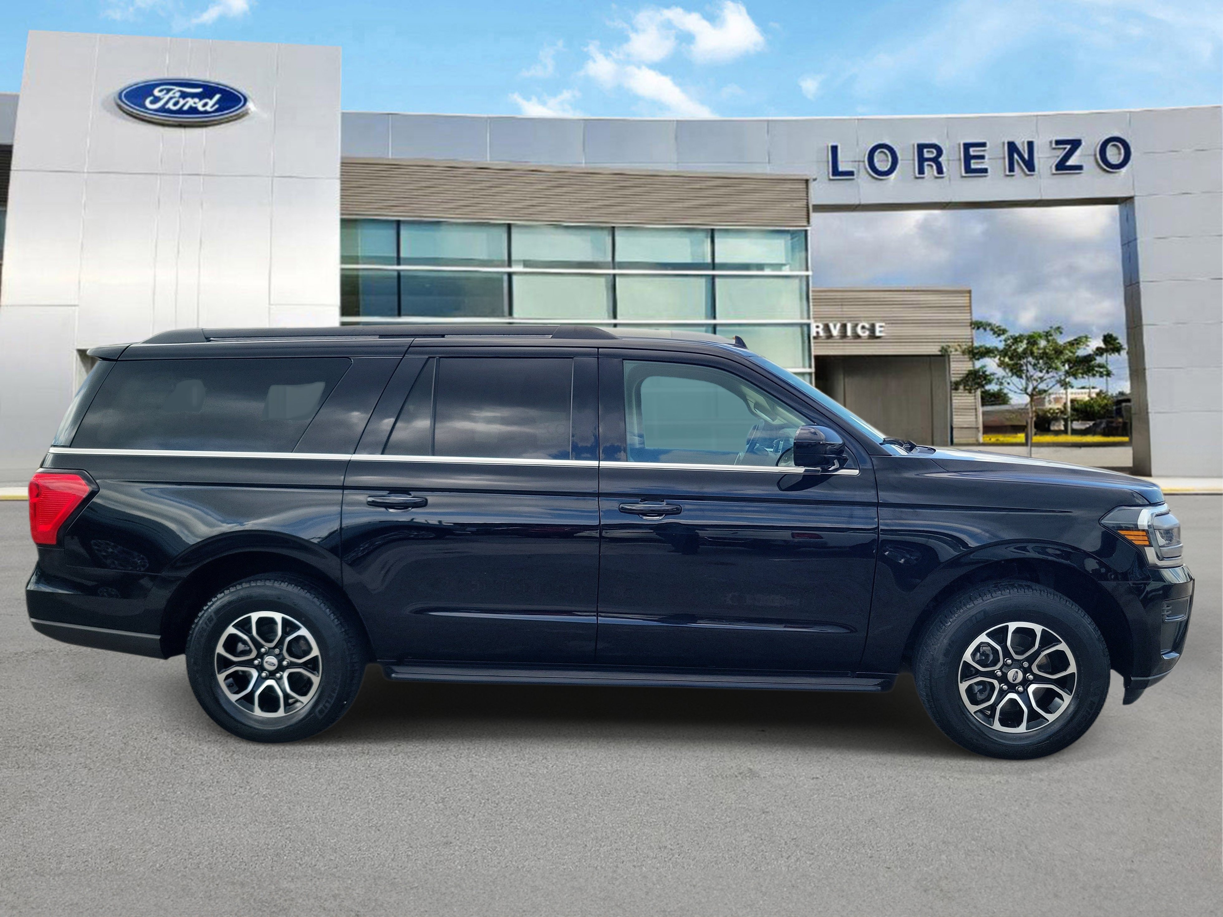 Used 2022 Ford Expedition Max XLT RWD image 4