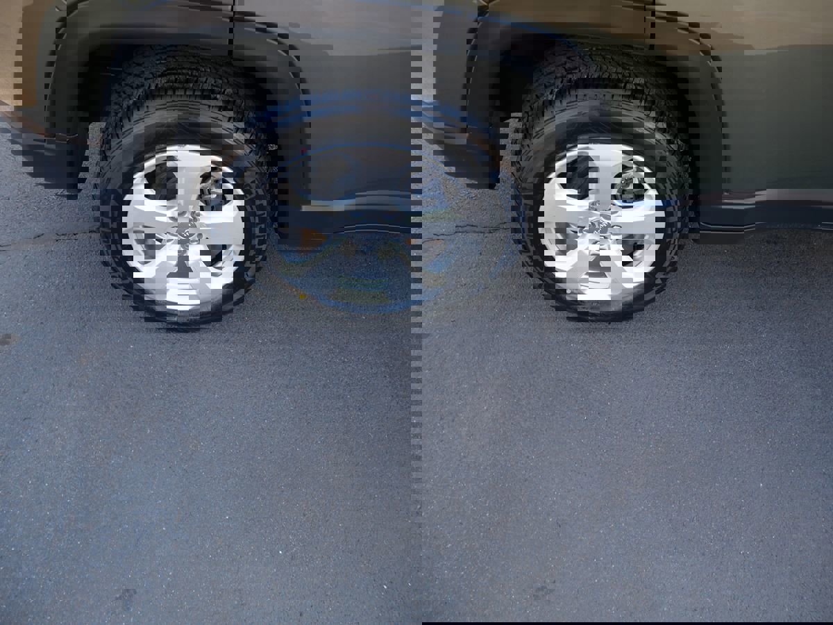 Used 2018 Jeep Compass Latitude w/ Cold Weather Group image 33