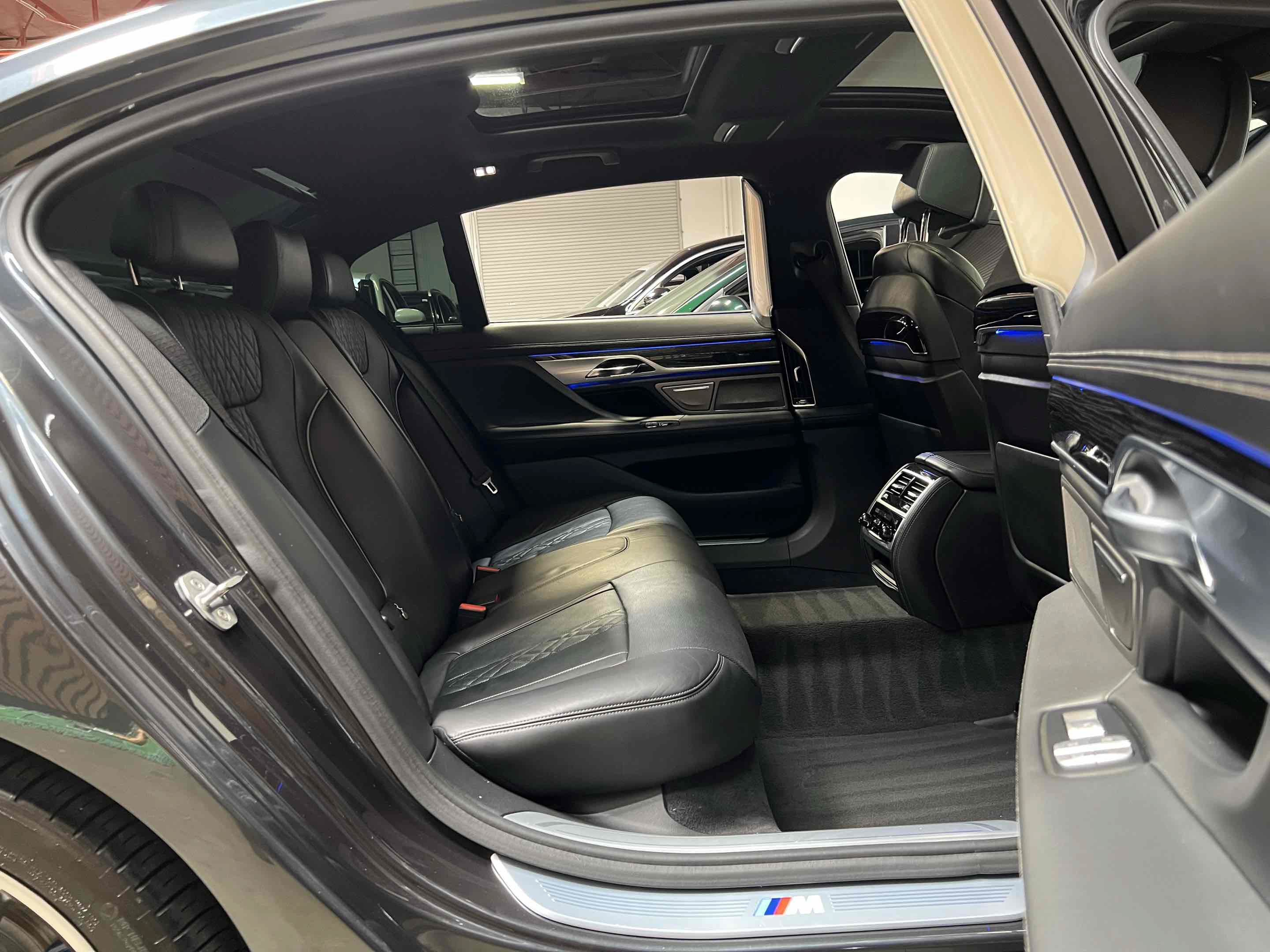 Used 2018 BMW 750i RWD image 41