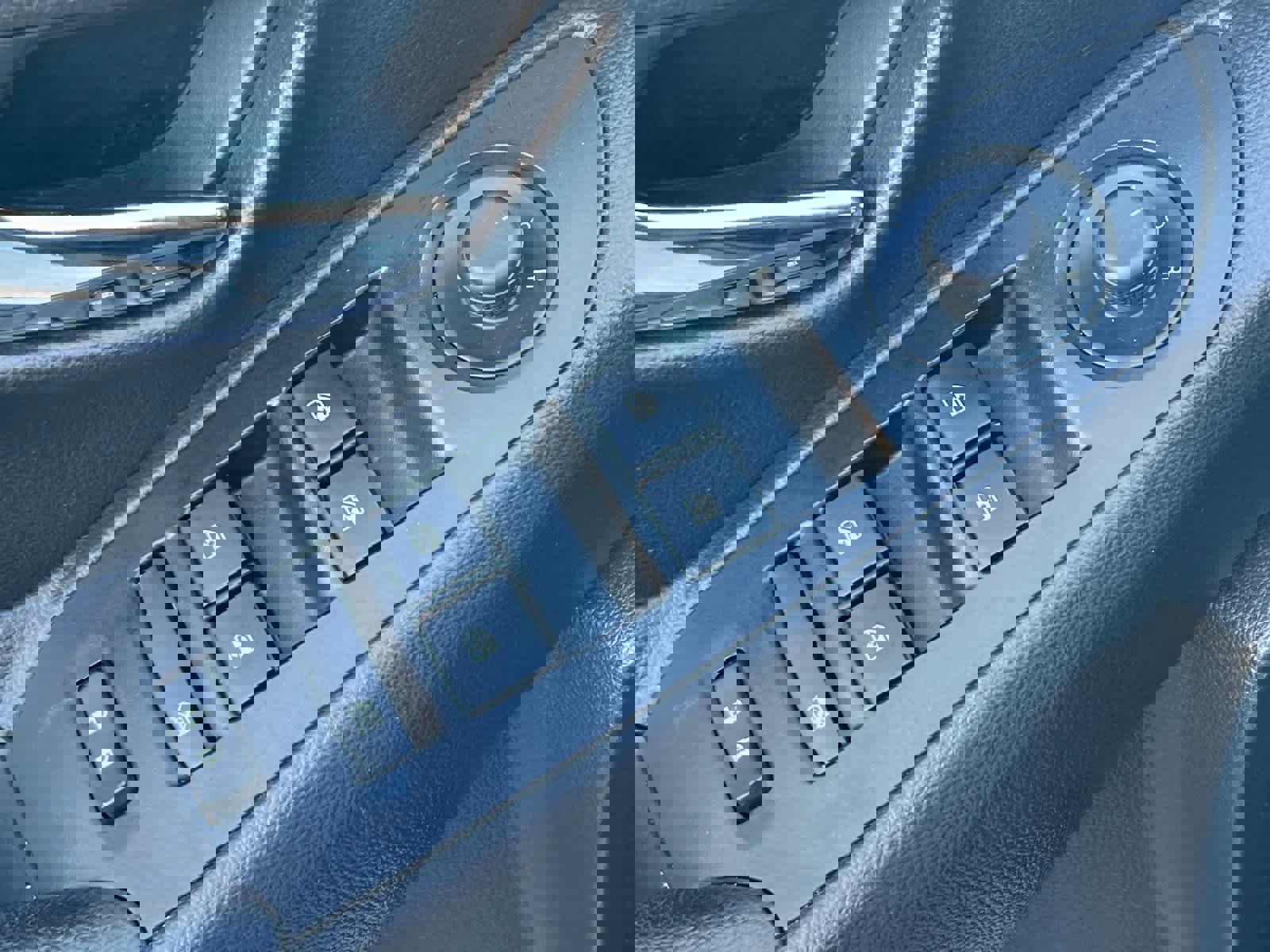 Used 2018 Chevrolet Trax LT w/ LT Convenience Package image 14