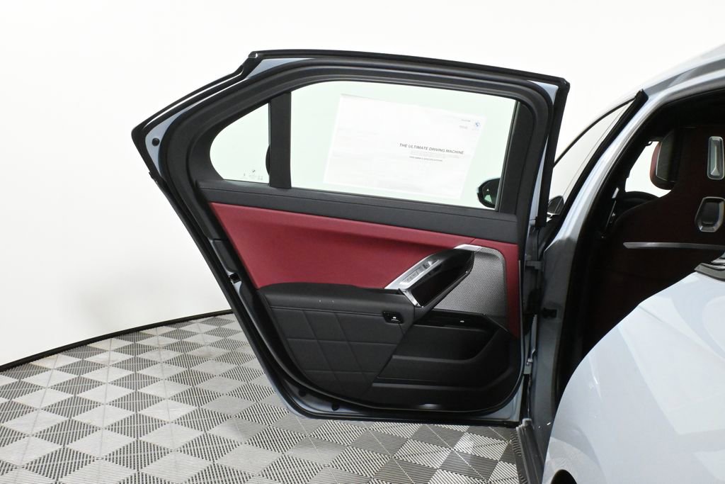 New 2025 BMW 740i xDrive image 31